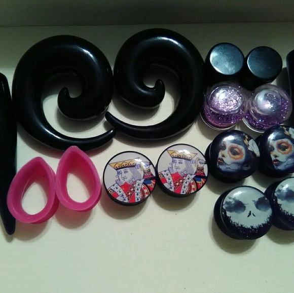 Hot Topic Other - 18mm plug bundle